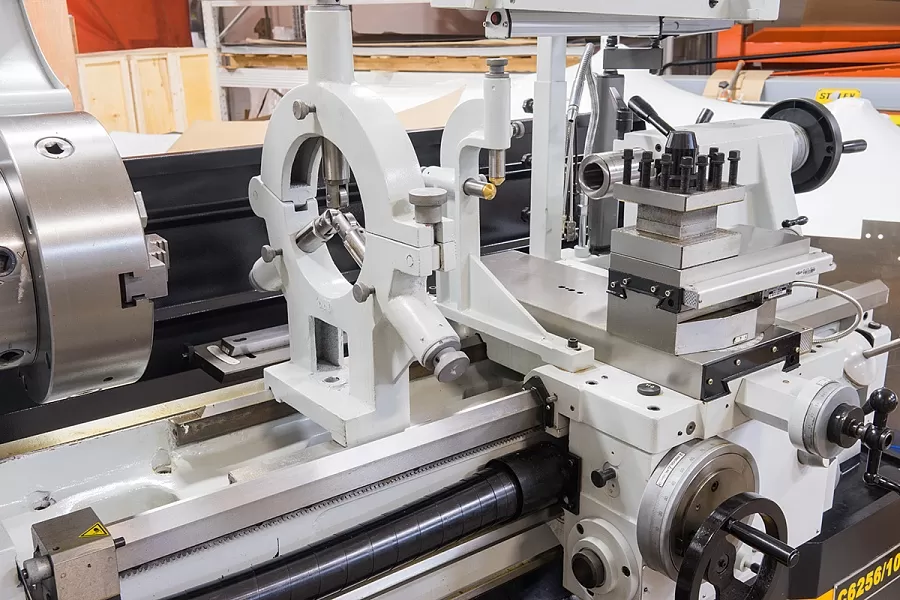 Станок токарно-винторезный STALEX C6256/1000